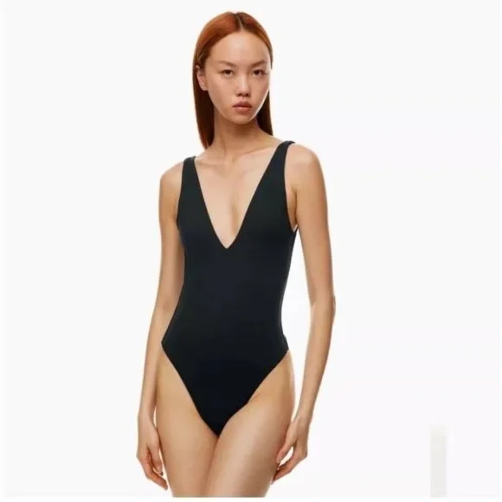 Aritzia Babaton Black Plunge V-Neck Bodysuit Medium